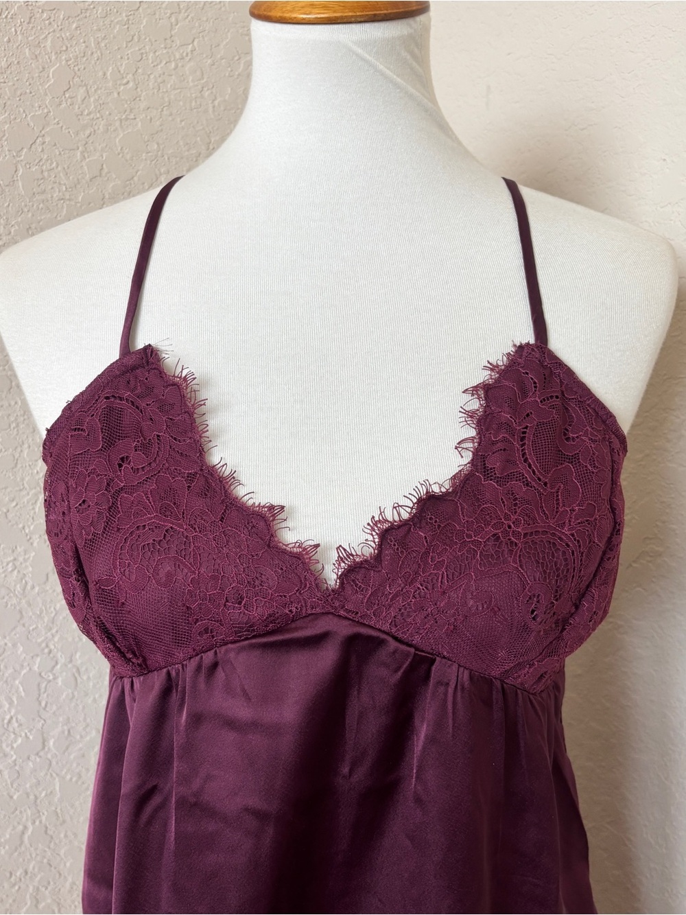 Urban Outfitters Lace Trim Satin V Neck Cami Top in Plum size Small New! - Picture 3 of 7